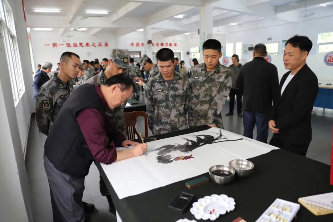 書畫進(jìn)軍營(yíng)