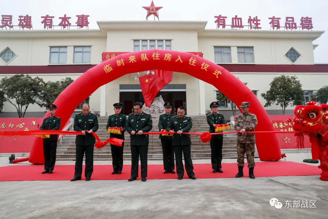 軍屬來(lái)部隊(duì)過(guò)年，連呼“沒(méi)想到”